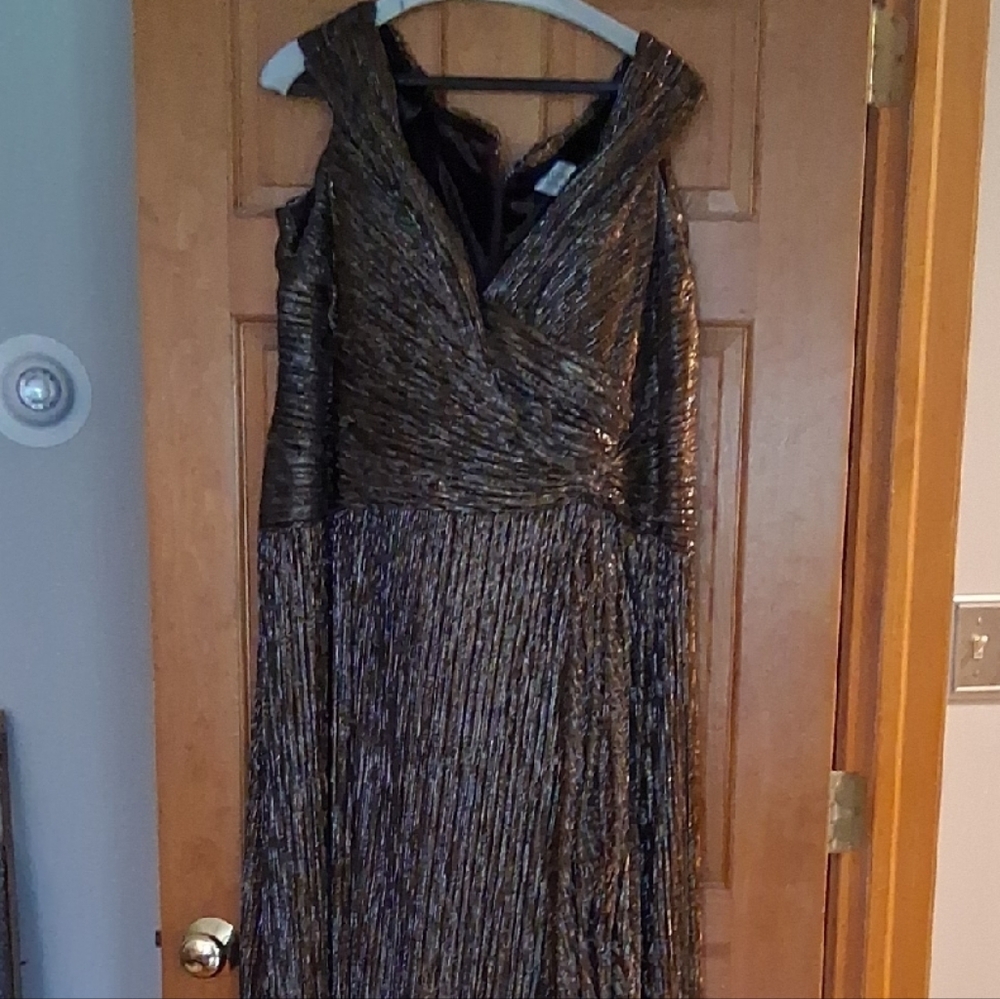 Mon Cheri Elegant Black and Gold Maxi Dress